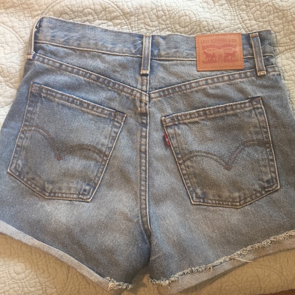 Levi Wedgie Shorts - Picture 2 of 2